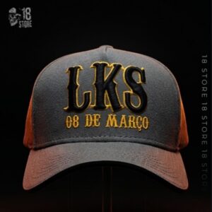 Boné LKS 08 De Março Cinza Descrição Amarelo frente Boné LKS 08 De Março Cinza Descrição Amarelo